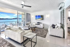 Apartment, 1 Bedroom, Ocean View (1306) | Living area