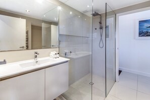 Apartment, 1 Bedroom, Ocean View (1306) | Bathroom