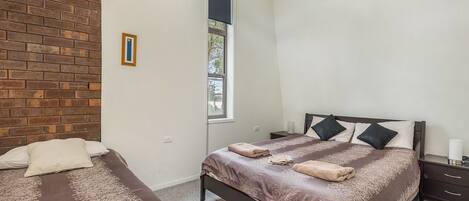 Bügeleisen/Bügelbrett, kostenloses WLAN, Bettwäsche