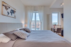 Chambre Double Luxe, 1 grand lit, salle de bains privée | Literie de qualité supérieure, minibar, bureau, rideaux occultants