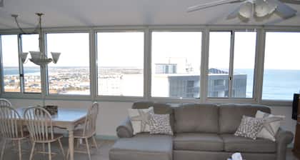 Penthouse asequible de 2 pisos con vistas panorámicas al mar y a la bahía