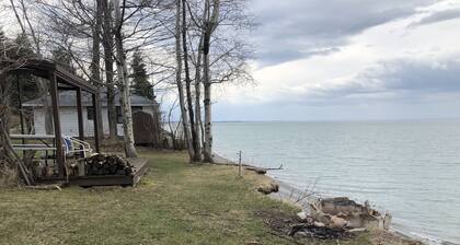 Family friendly house on Lake Ontario
