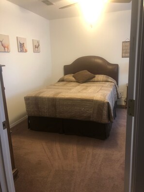 3 chambres, fer et planche à repasser, Wi-Fi gratuit, draps fournis
