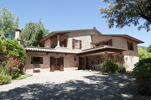Exterior - Amazing countryside villa with private pool in Tuscany between Arezzo & Florence (Stia)