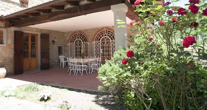 Superbe villa avec piscine dans la campagne toscane entre Arezzo et Florence