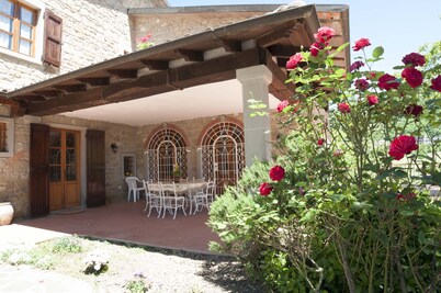 Amazing countryside villa with private pool in Tuscany between Arezzo & Florence