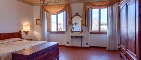 3 bedrooms, iron/ironing board, travel crib, free WiFi