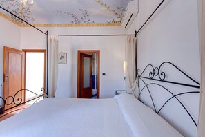 3 bedrooms, iron/ironing board, travel crib, free WiFi