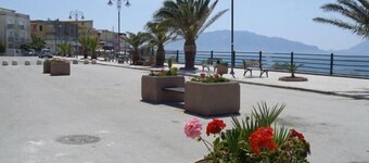 On holiday by the sea just 100 meters from the beach !!