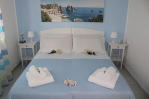 3 Schlafzimmer, Schreibtisch, Bügeleisen/Bügelbrett, Reisekinderbett