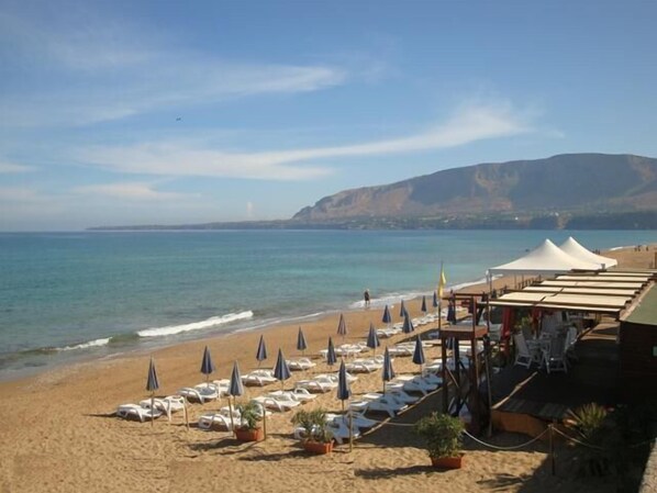 In Strandnähe, Liegestühle