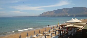 On holiday by the sea just 100 meters from the beach !!