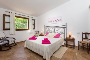 2 slaapkamers, een strijkplank/strijkijzer, wifi, beddengoed