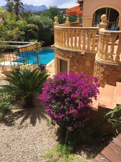 Authentic villa,AC,WIFI,private pool,tropical garden,very private,near seaside