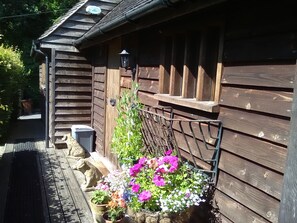 Exterior detail - Comfortable Barn, Ashdown Forest, Fantastic Local Pub, Excellent For Walkers (Danehill, Haywards Heath)