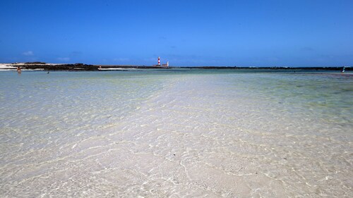 Cozy Villa in Lajares with private jacuzzi and garden, offers in September.