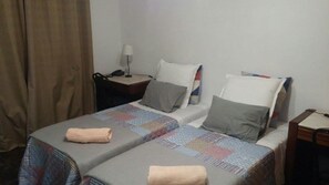 2 chambres, fer et planche à repasser, Wi-Fi, draps fournis