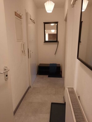 Chuveiro, produtos de toalete grátis, secador de cabelo 