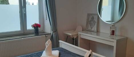 1 Schlafzimmer, Schreibtisch, Bügeleisen/Bügelbrett, Internetzugang