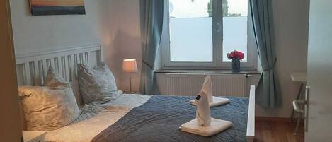 1 室のベッドルーム、デスク、アイロン / アイロン台、インターネット