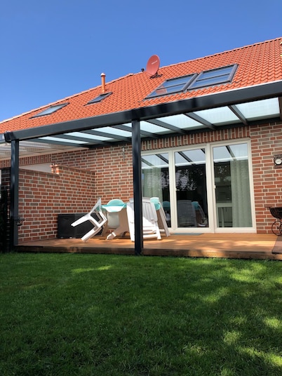 Luxury apartment on the North Sea coast, sauna, terrace, garden, quiet location, WiFi