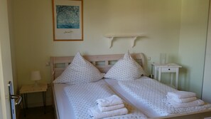 2 chambres, fer et planche à repasser, lit de bébé portatif, Wi-Fi