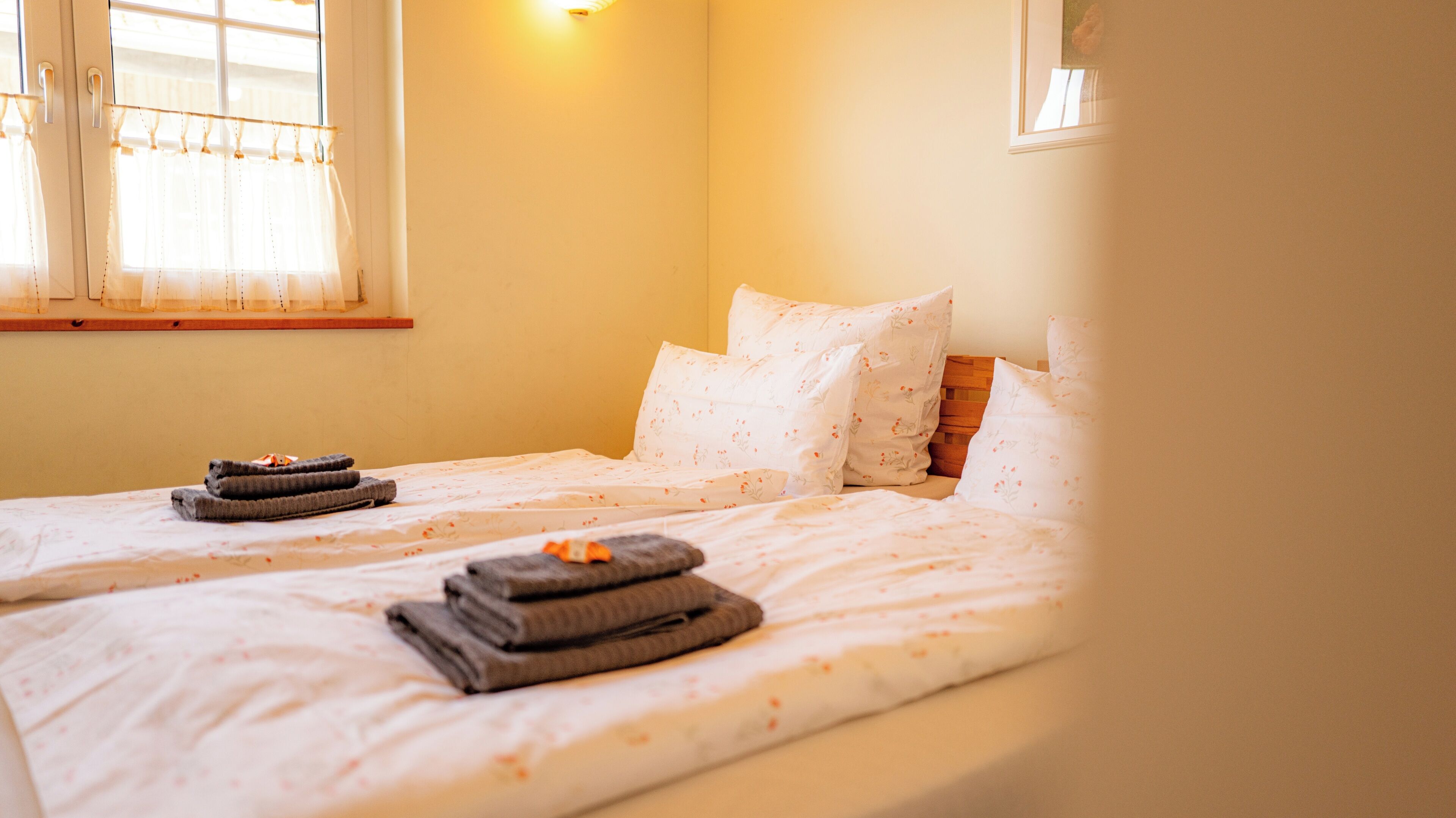 2 bedrooms, iron/ironing board, travel cot, WiFi