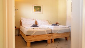 2 habitaciones, tabla de planchar con plancha, cuna de viaje y wifi 