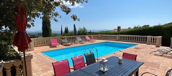 Bastide with private pool ideally located between St Tropez and G. Du Verdon.