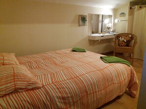 4 bedrooms, iron/ironing board, free WiFi, bed sheets