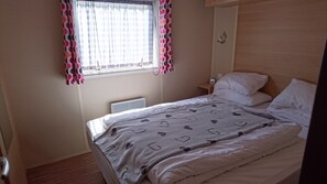 2 chambres, fer et planche à repasser, draps fournis