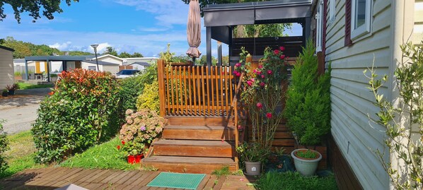 Property grounds - Mobile home on private domain open all year, heated swimming pool and tennis court (Dinard)