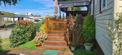 Mobile home on private domain open all year, heated swimming pool and tennis court