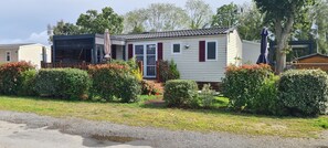 Exterior - Mobile home on private domain open all year, heated swimming pool and tennis court (Dinard)