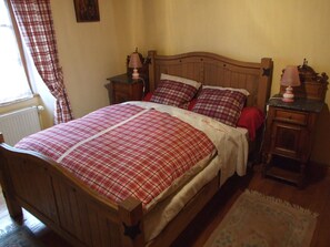 4 bedrooms, iron/ironing board, travel cot, WiFi