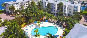 AQUAMARINE OCEANVIEW+””SPECIAL RATES””+
DOCK+POOL+GYM+SPA+”153”5 STAR REVIEWS!!!