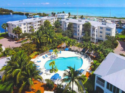 AQUAMARINE OCEANVIEW+””SPECIAL RATES””+
DOCK+POOL+GYM+SPA+”153”5 STAR REVIEWS!!!