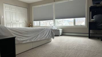 4 Schlafzimmer, Schreibtisch, Bügeleisen/Bügelbrett, kostenloses WLAN