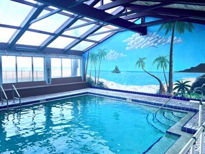 Una piscina techada, una piscina climatizada