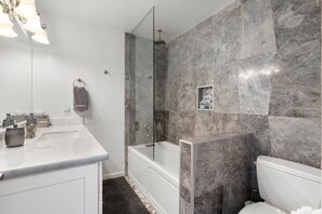 Combined shower/bathtub, hair dryer, towels, soap
