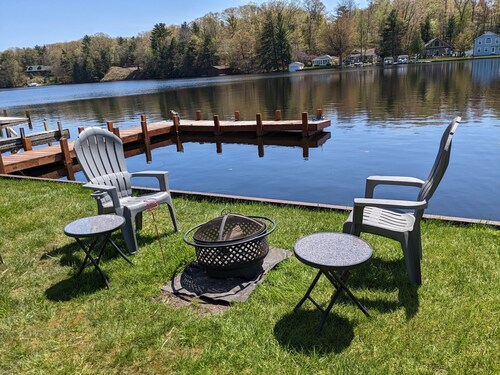 Bayou Bungalow - Hamlin Lake waterfront, dock, firepit