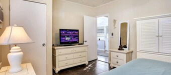50 stappen naar het strand. Luxe 1 slaapkamer, 2 badkamers Home 