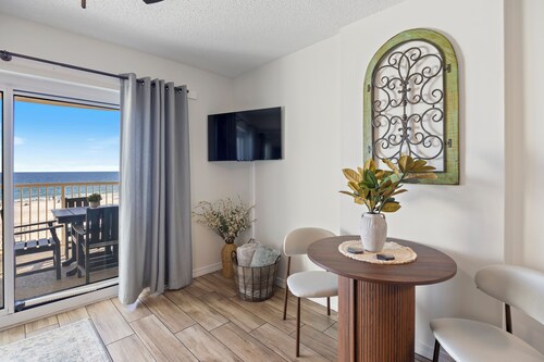 Gorgeous 3rd Floor Direct Beachfront Condo Perfect Location Excellent Service