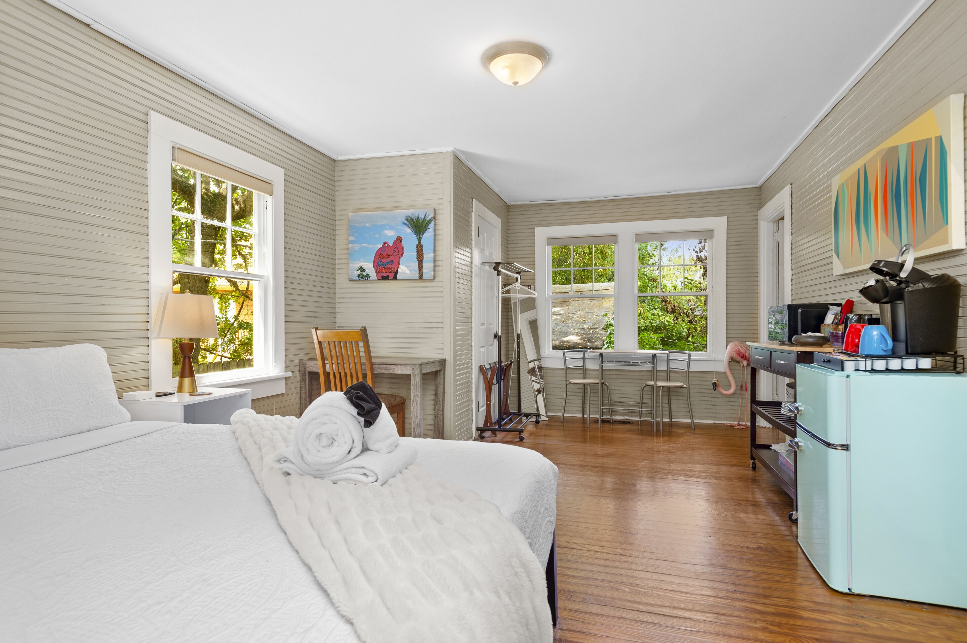 1 chambre, bureau, fer et planche à repasser, Wi-Fi gratuit