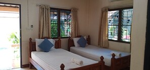 Superior Twin Room, 2 Katil Bujang (Single) | Meja, Wi-fi percuma, cadar katil