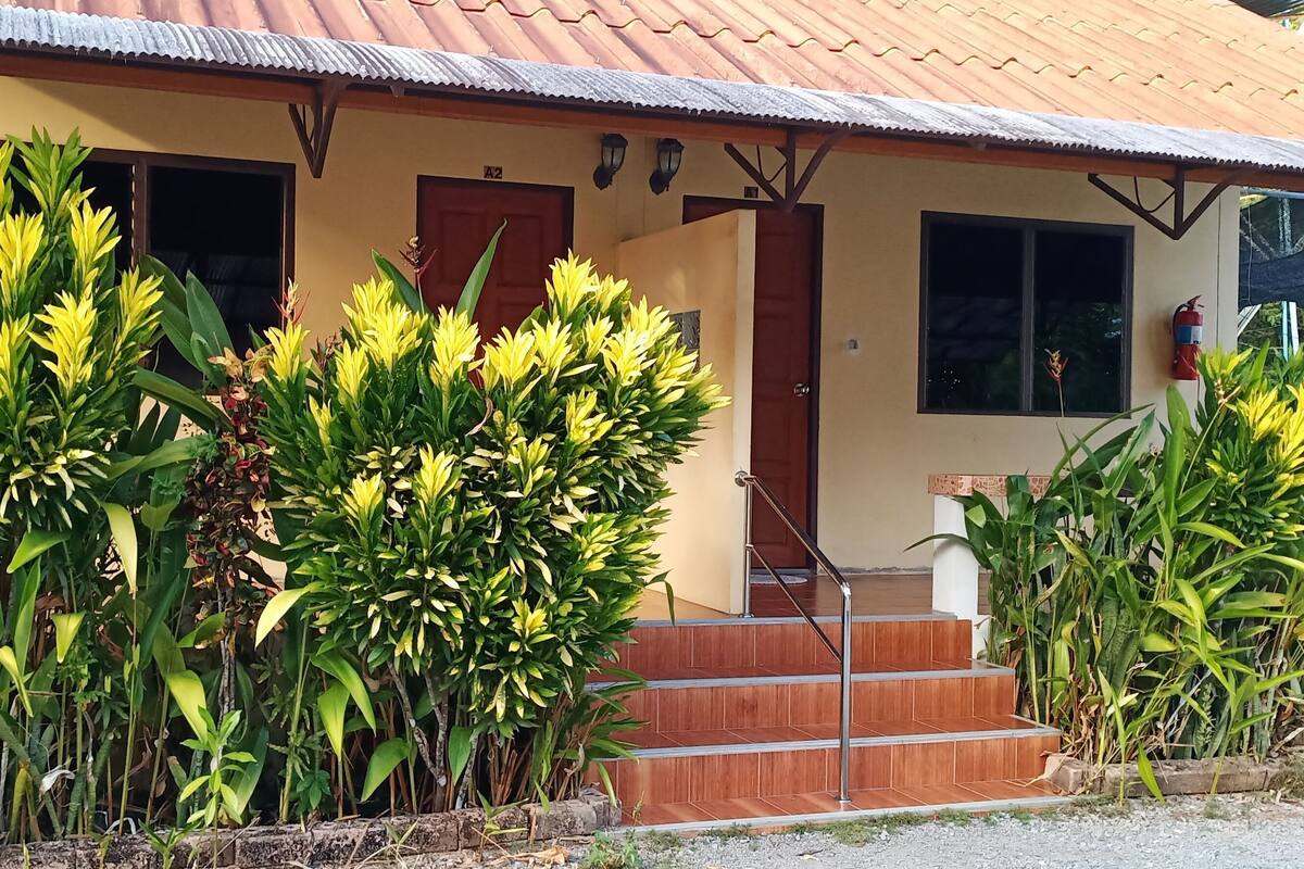 Meja, Wi-fi percuma, cadar katil