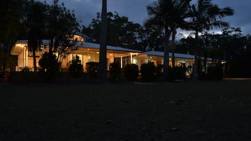 House, 5 Bedrooms | Property grounds