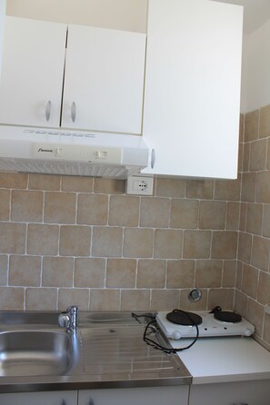 Fridge, microwave, stovetop, coffee/tea maker