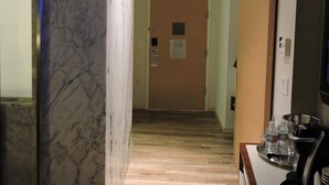 Unclassified image, 5 of 28, button - Large Studio+ Free Breakfast & happy hour beer and wine! (New York)