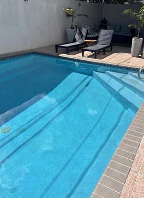 Outdoor pool - Charming One-Bedroom Apartment with Pool Access Near SJU Airport (Carolina)